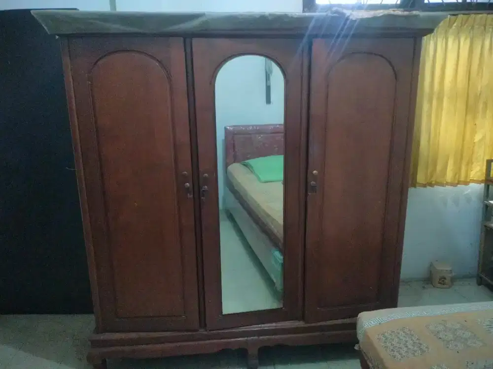 Lemari 3 Pintu (1 pintu cermin)
