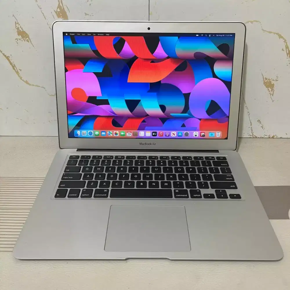 Macbook Air 13-inch, Early 2017.