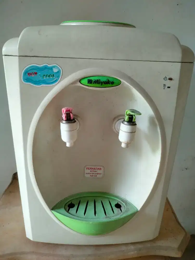 Dispenser Meja (Merk MIYAKO)