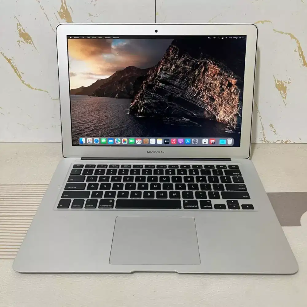Macbook Air 13-inch, 2017.