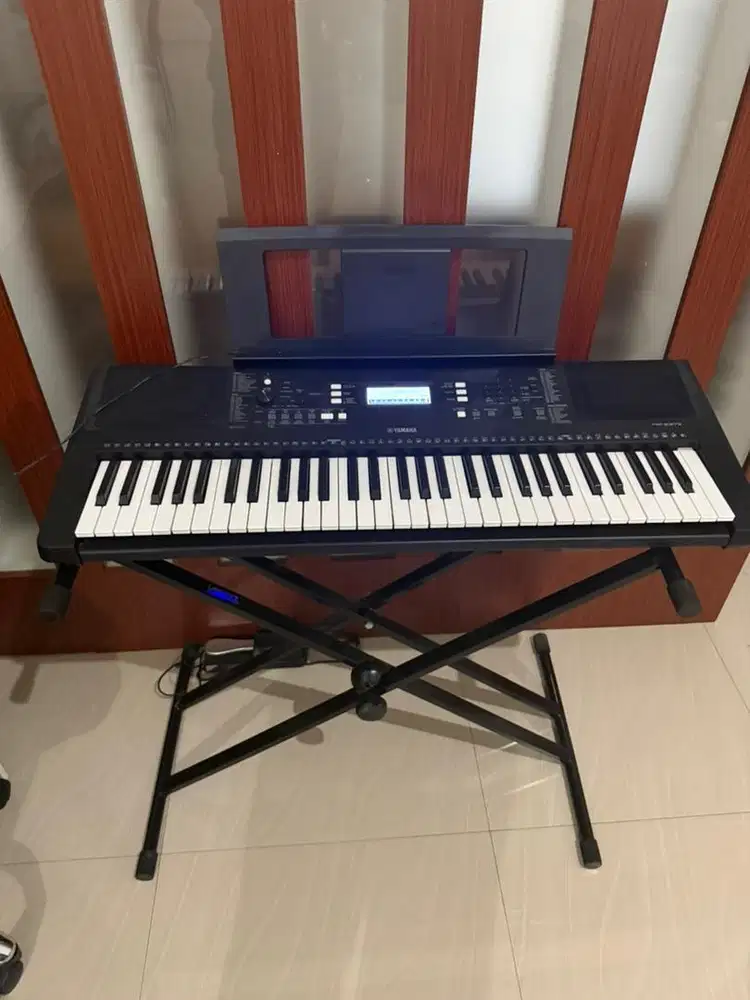 Keyboard Yamaha PSR E373 + Stand Preloved