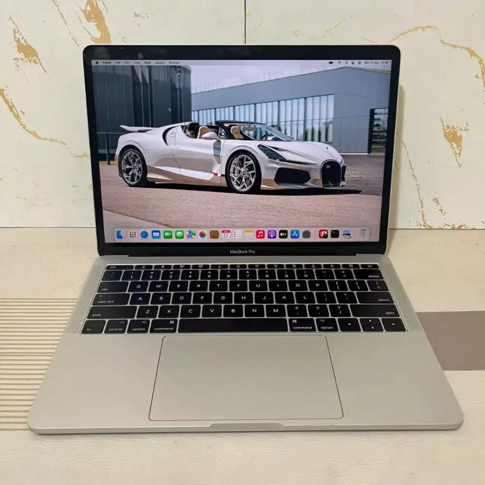 Macbook Pro Retina (13-inch, 2016, Two Thunderbolt 3 ports).