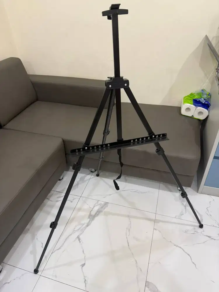 Standing Tripod Metal Adjustable – buat Kanvas / Lukisan / Foto 160 cm