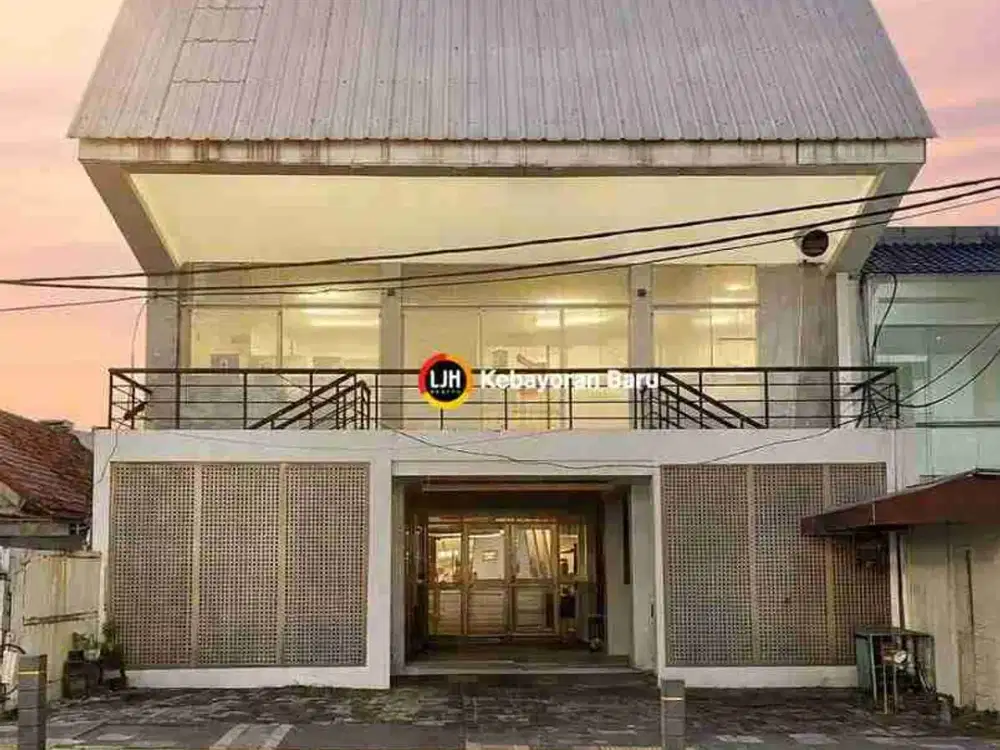 Mini Building Pinggir di Jalan Raya Senopati! Area komersil, Jakarta Selatan