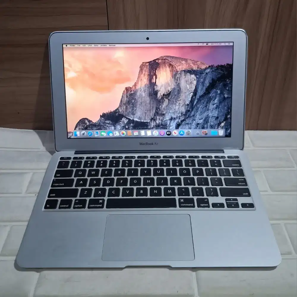 Macbook Air 11-inch,Early 2015 -Intel Core i5 -4GB -SSD 128GB -