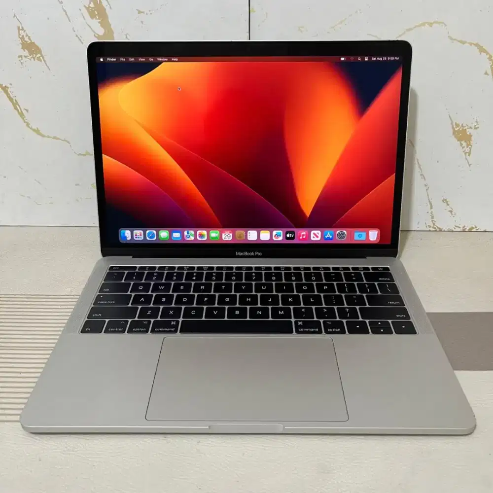 Macbook Pro Retina 13-inch 2017. -Core i5 Dual-Core -8GB -SSD 256GB