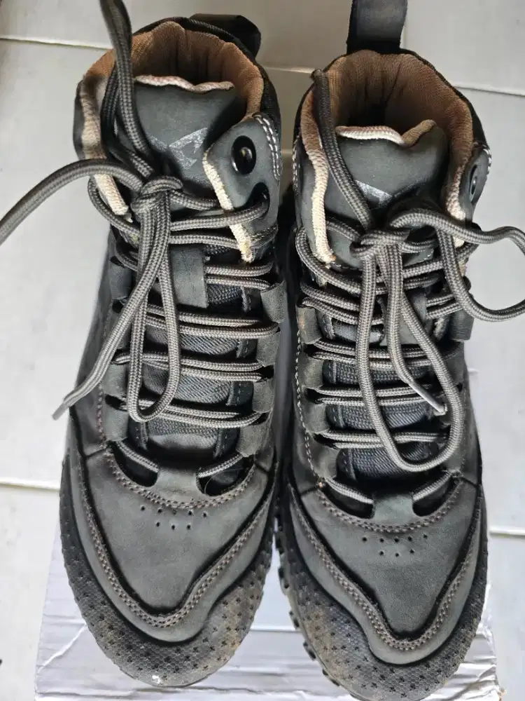 Sepatu gunung hiking merk Elfs active Atlas uk 39 water resistant