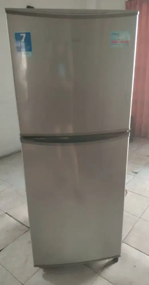 Kulkas (Refrigerator) 2 pintu Merk AQUA