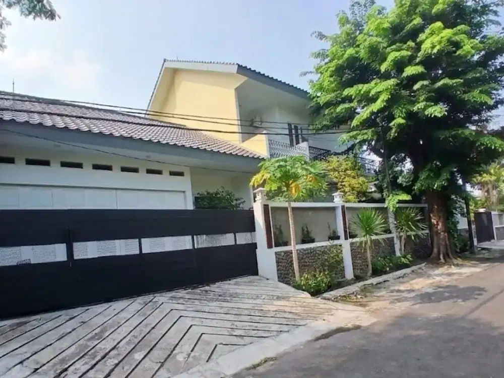 Dijual rumah Tinggal di Kawasan Favorit Eksklusif Kemang Selatan Desain Luas, Aman, & Siap Huni dan Tidak Banjir