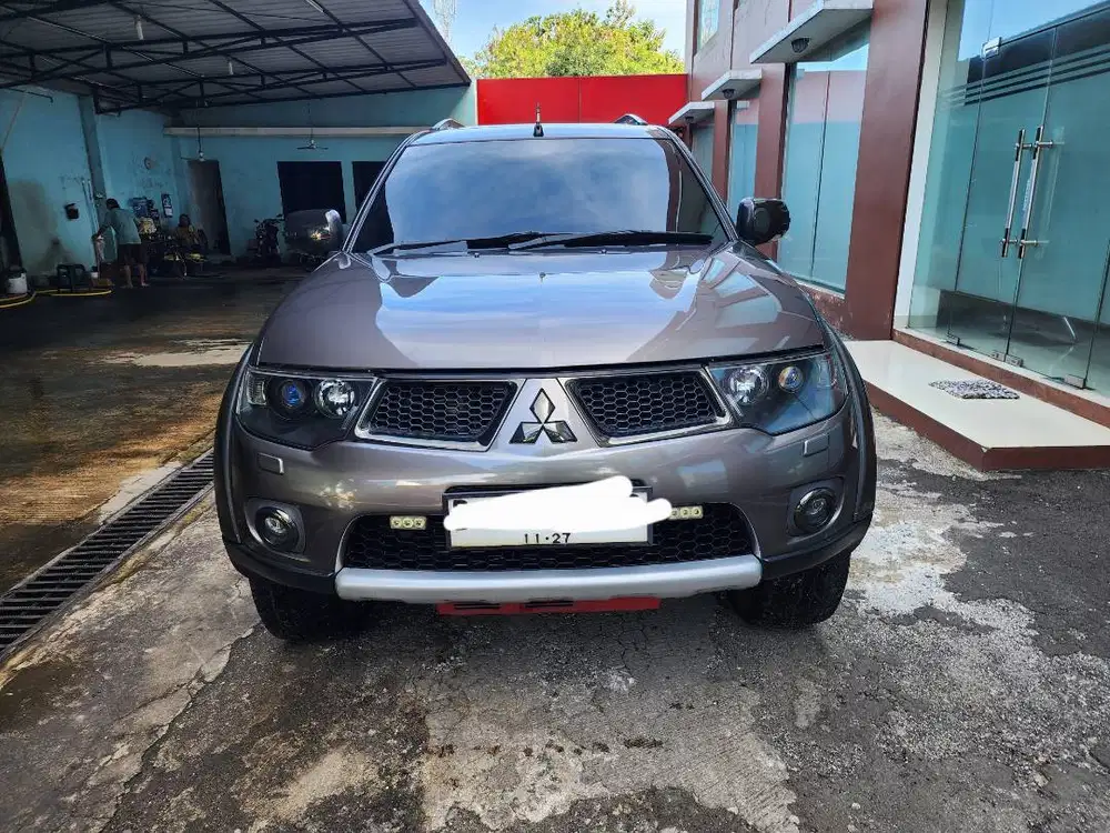 Mitsubishi Pajero Sport Dakar 4x2 Tahun 2012 Coklat Metalik