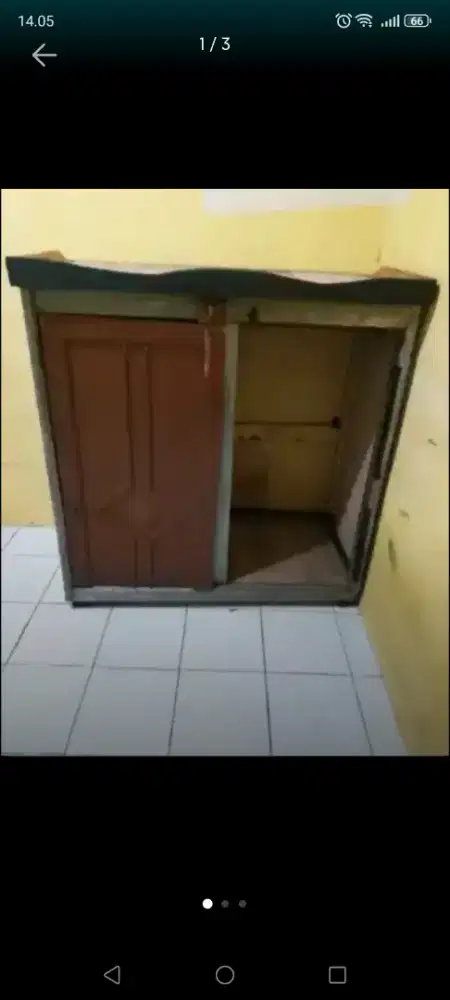 Lemari pakaian gantung