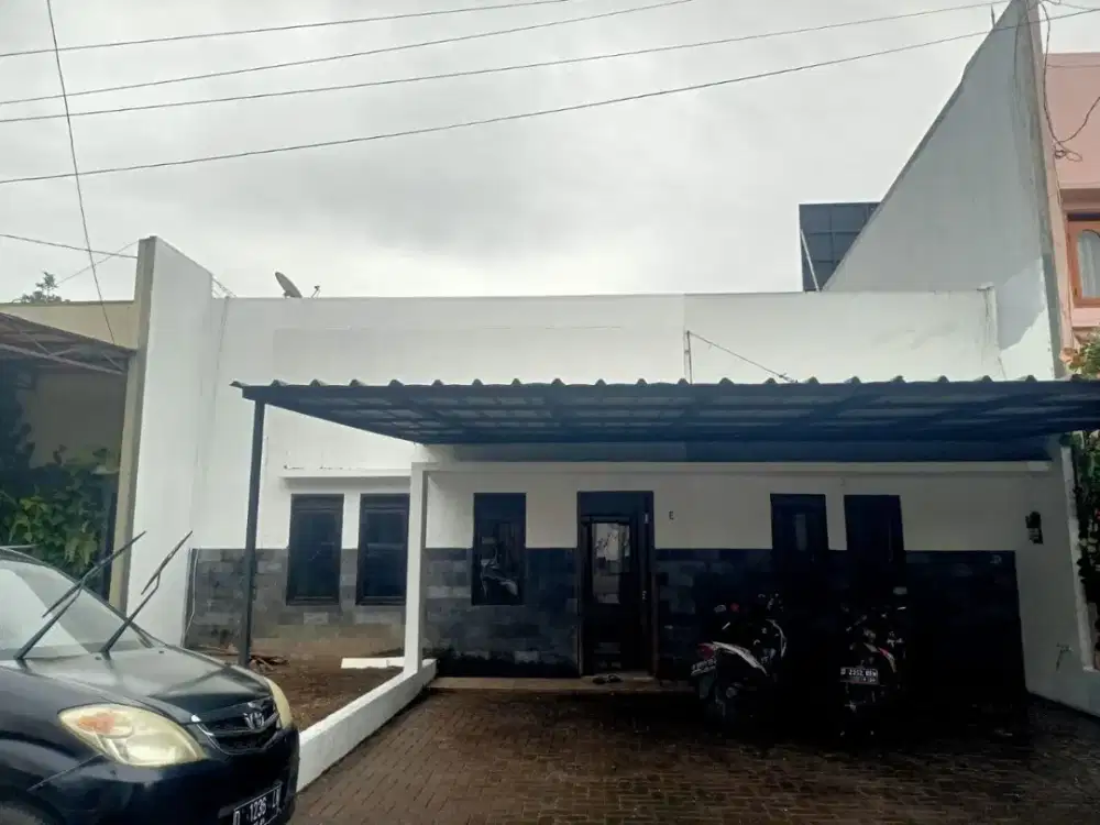 Dijual Rumah Terawat Baru Renovasi Lokasi dekat ke Wisata Kuliner di Setiabudi Gegerkalong Pasteur Bandung