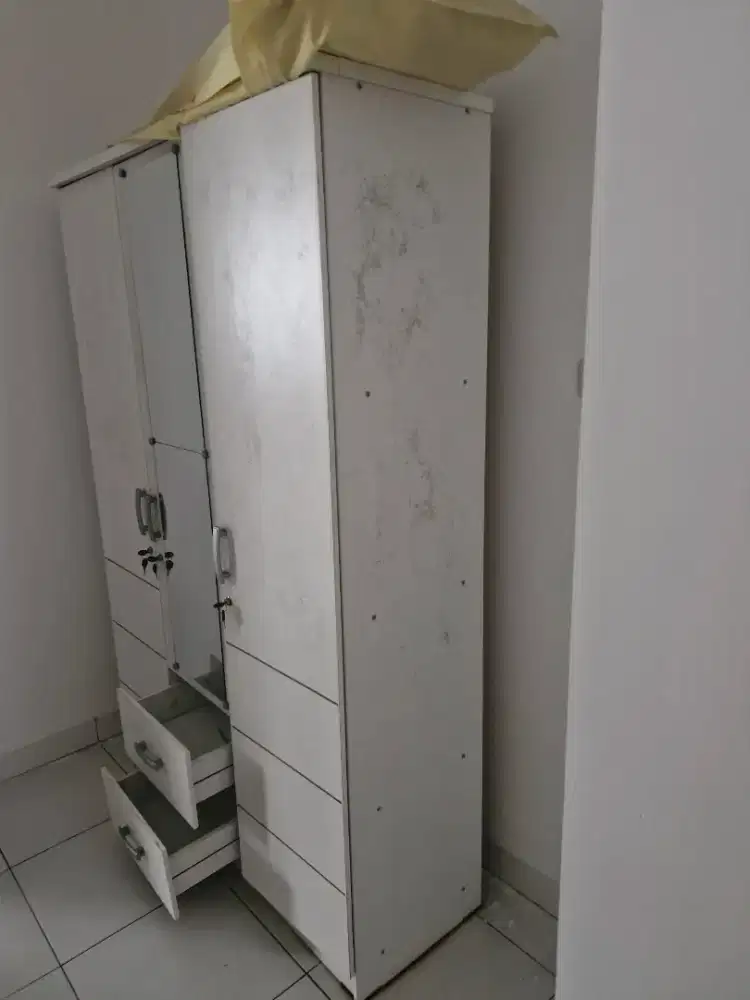 Jual Lemari 3 Pintu Like New