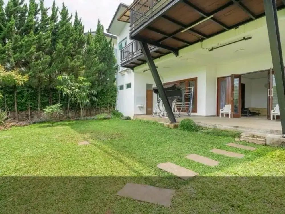 Rumah 3 Lantai Fully Furnished View Cantik di Dago Pakar