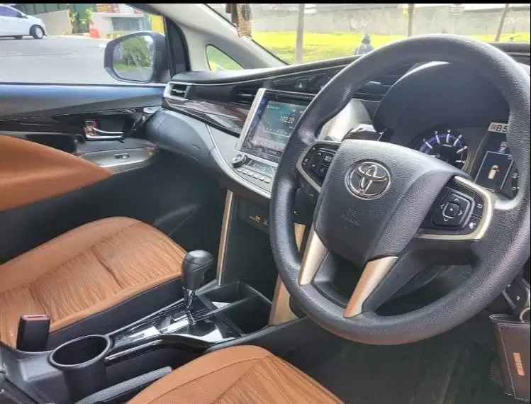 TOYOTA INNOVA TYPE V A/T BENSIN