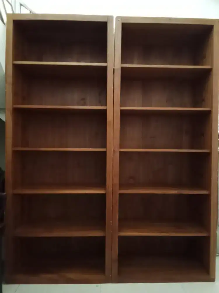 Lemari buku teak wood
