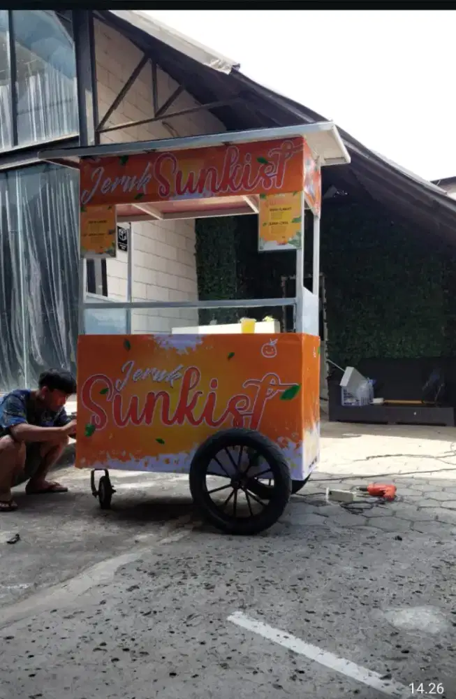 Di jual gerobak es jeruk peraa