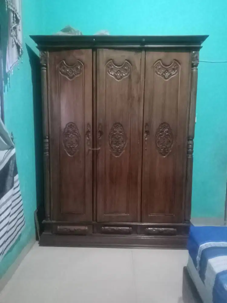 Dijual lemari jati asli Jepara, pemakaian kurang lebih 8 bulan