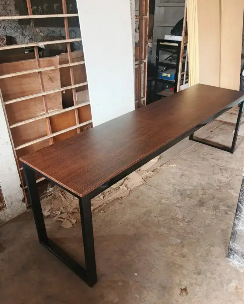 Meja kerja / meja kantor / meja komputer