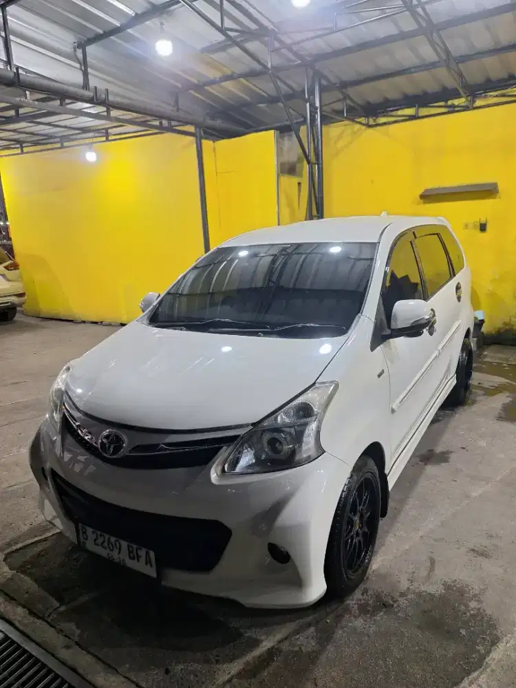Avanza Veloz Luxury at 1.5 th 2015