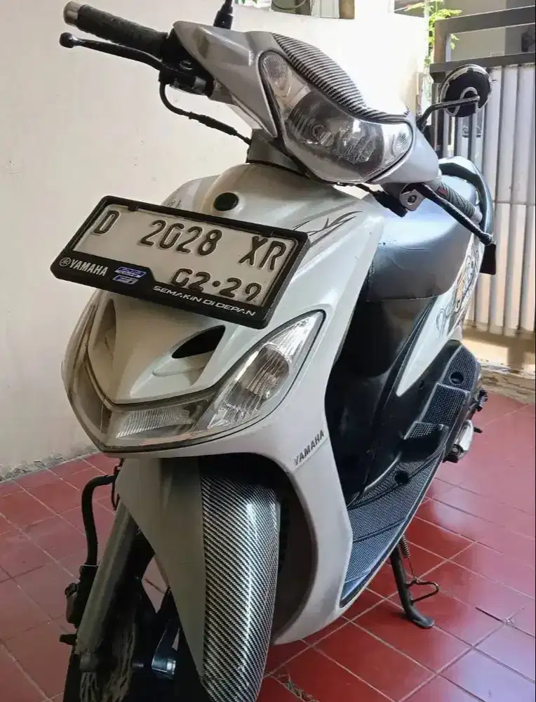Yamaha Mio Smile Carbu 2009 Putih mulus mantap siap pakai.