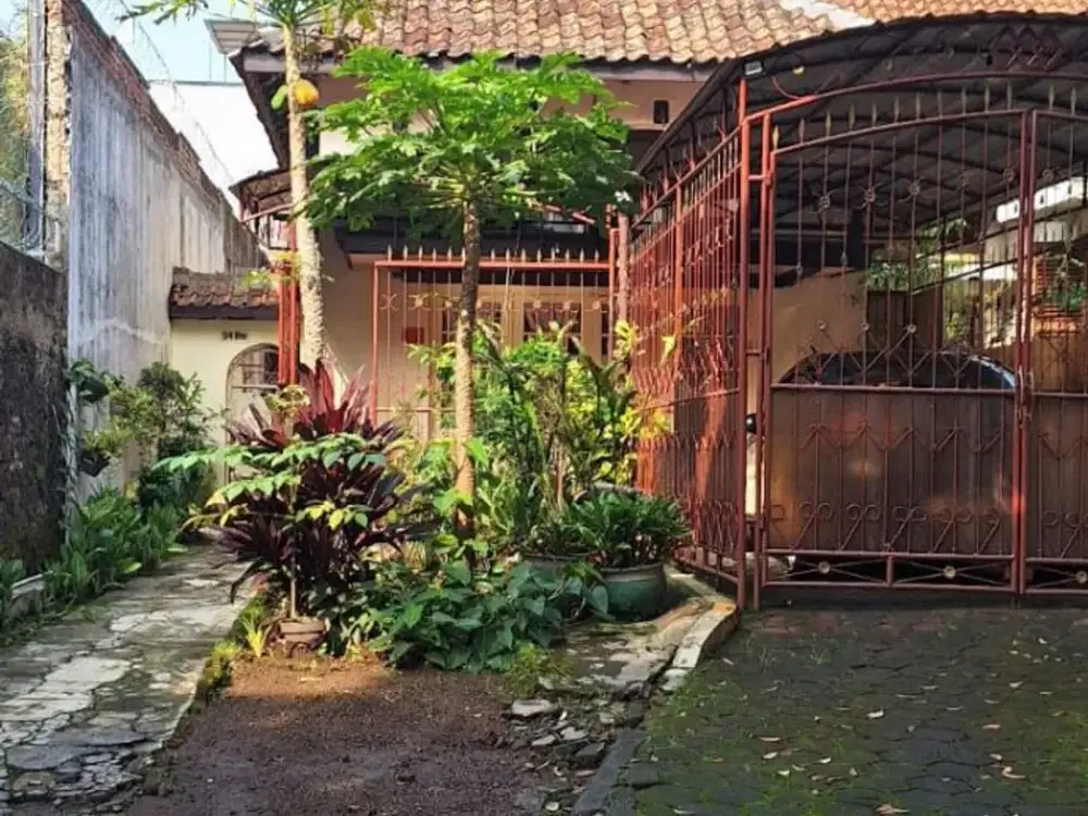 DI JUAL RUMAH Jln. Jend. Gatot Subroto No. 54 Pav Bandung Depan Hotel Papandayan