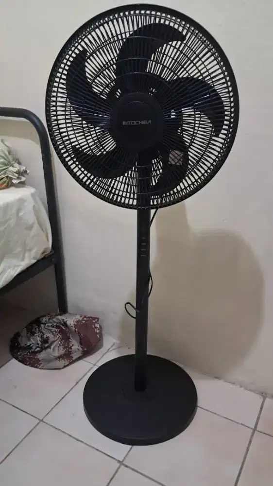 Kipas Angin Remote 6 Speed Mitochiba 1733 CFR