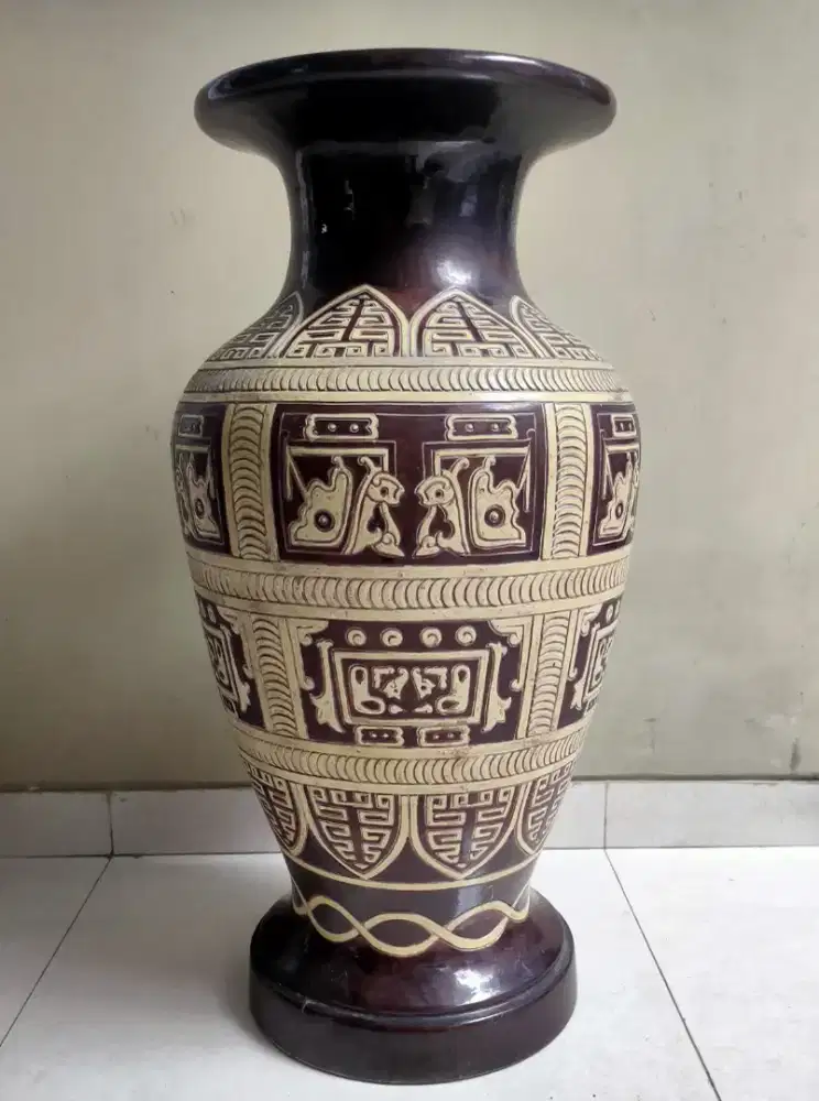 Guci Kramik Meandallai Klampok tinggi 78cm