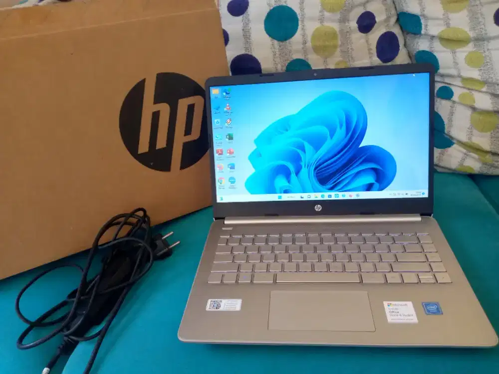 Mulus LIKENEW Laptop Hp 14s Keyboard Backlit Menyala Lengkap Dus Box