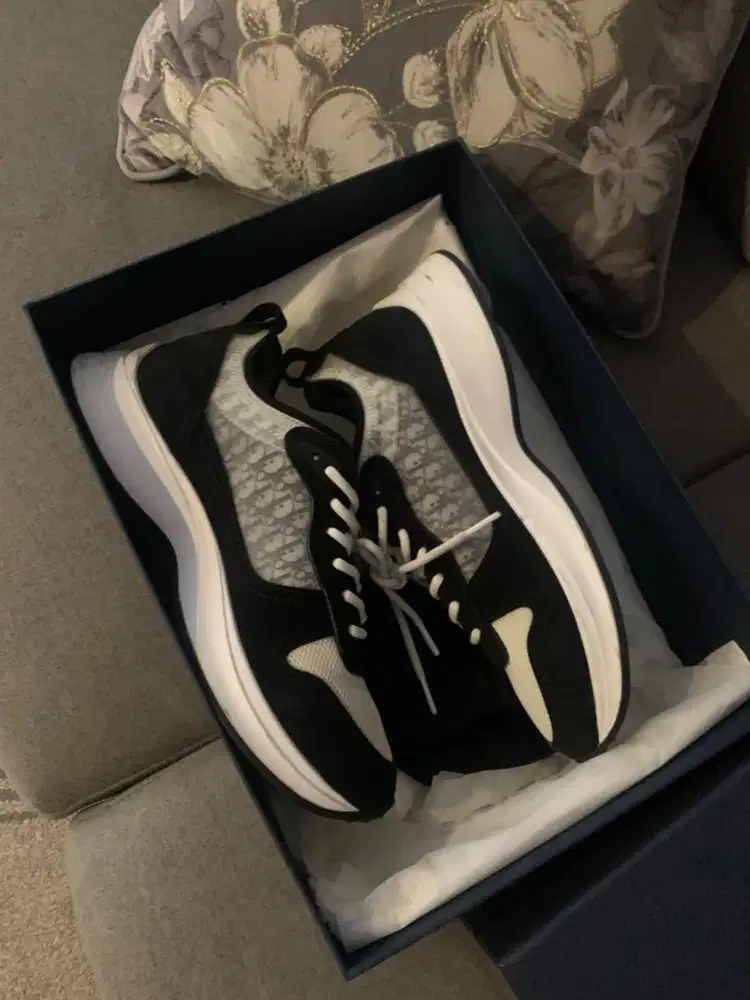 Preloved Dior B25 Runner