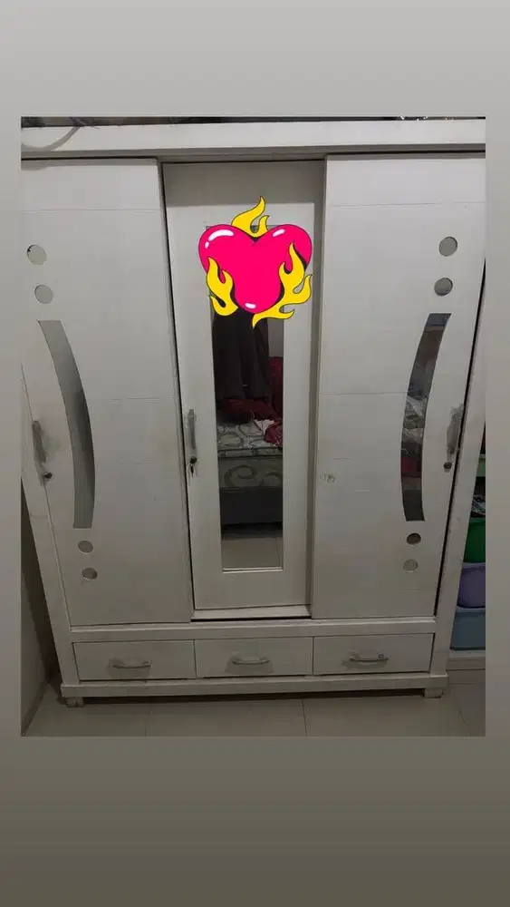 Lemari pakaian 3 pintu sliding