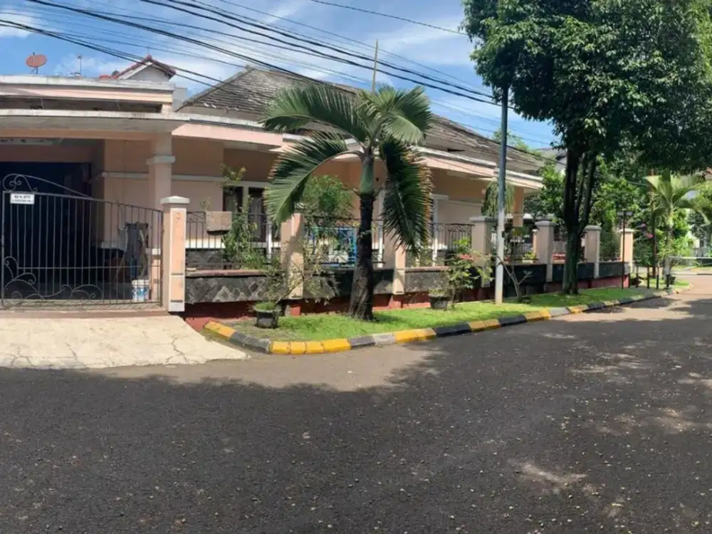 Rumah Murah Posisi Hoek Siap Huni di Batununggal Indah Bandung