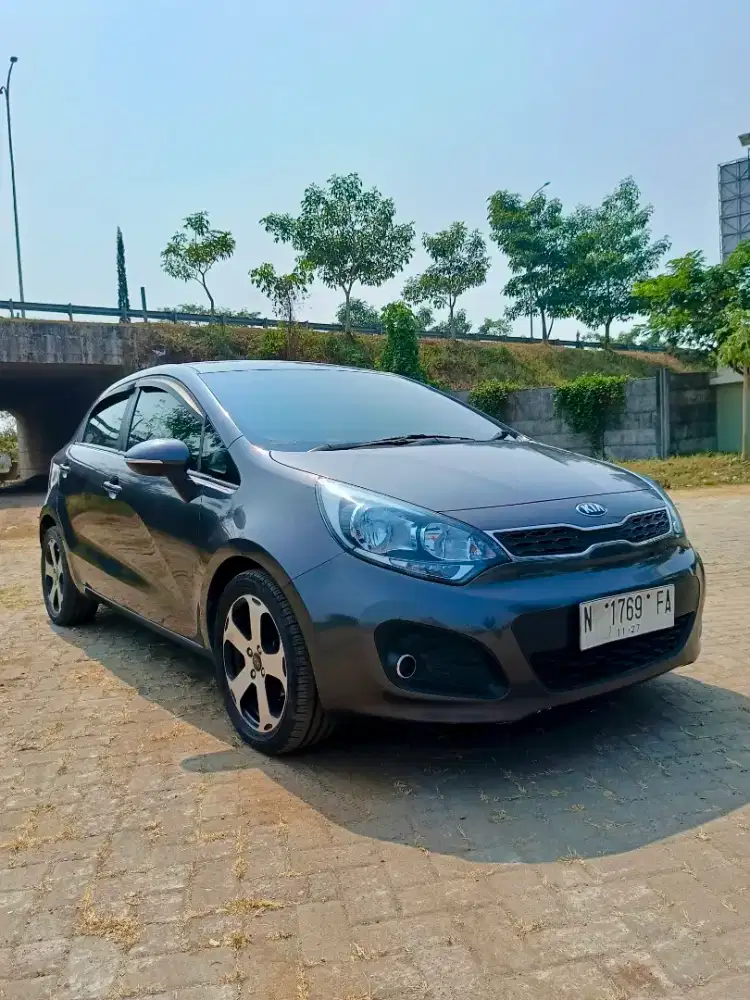 All New RIO SE Hatchback Manual Antik