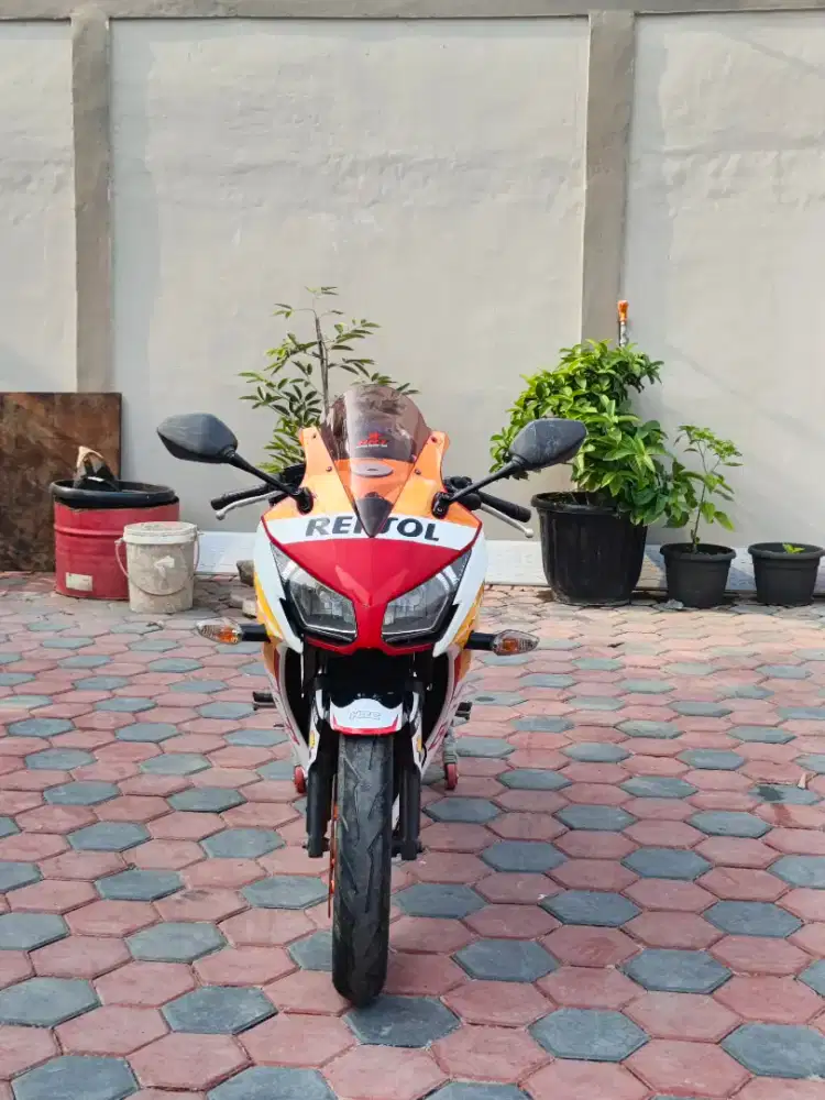 Honda CBR 150R 2016