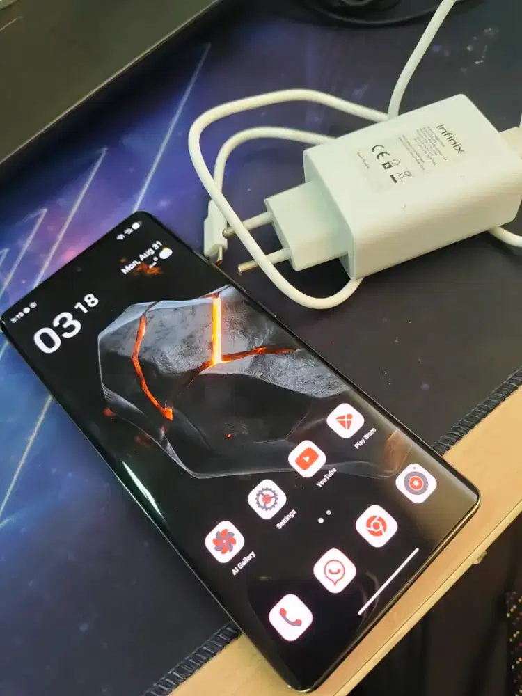 Infinix note 40 pro 4g 8/256 hp n charger aja minus shadow