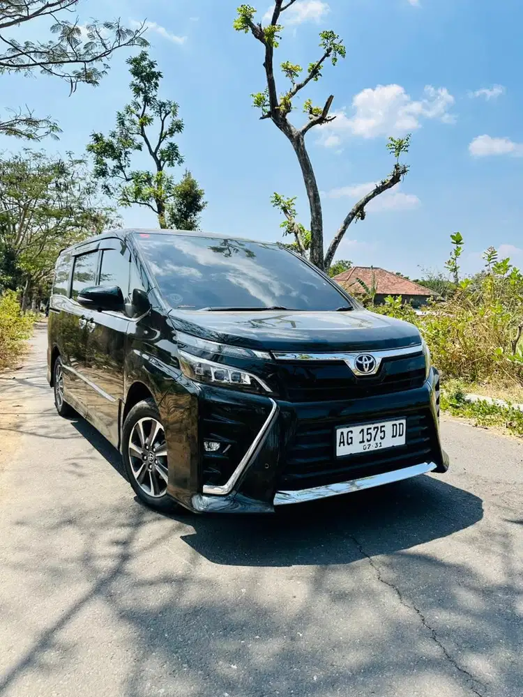 TOYOTA VOXY 2018 MATIC