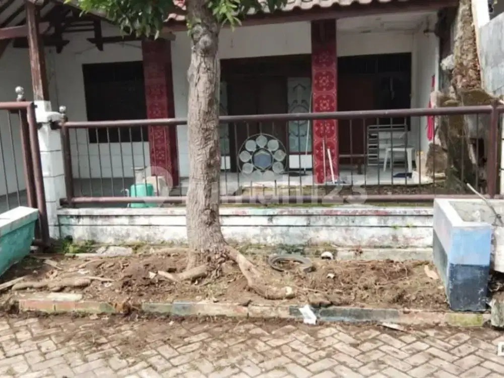 Bebas Banjir, Rumah, 2 Lantai, SHM, Dekat Tempat Ibadah, Siap Huni