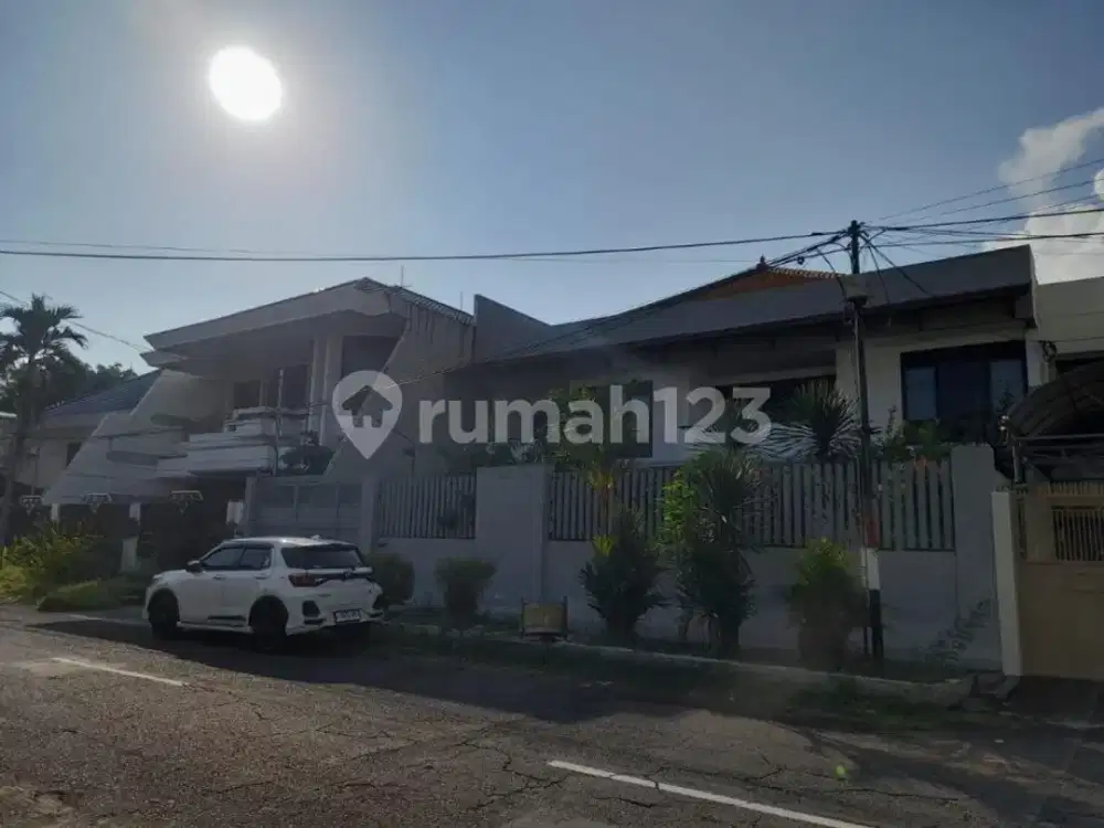 Rumah, 2 Lantai, SHM, Dekat Fasilitas Kesehatan, Bebas Banjir