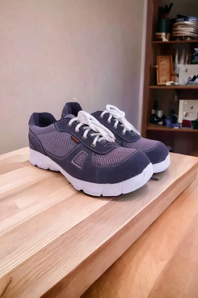 Stylish Sepatu safety industri baja Cikande