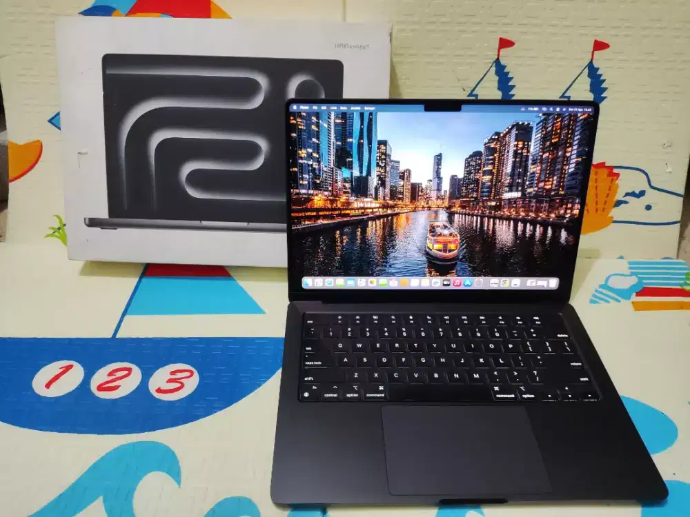 Dijual Macbook Pro M3 Pro Liquid Retina XDR 14in 2023 ram 18/512gb