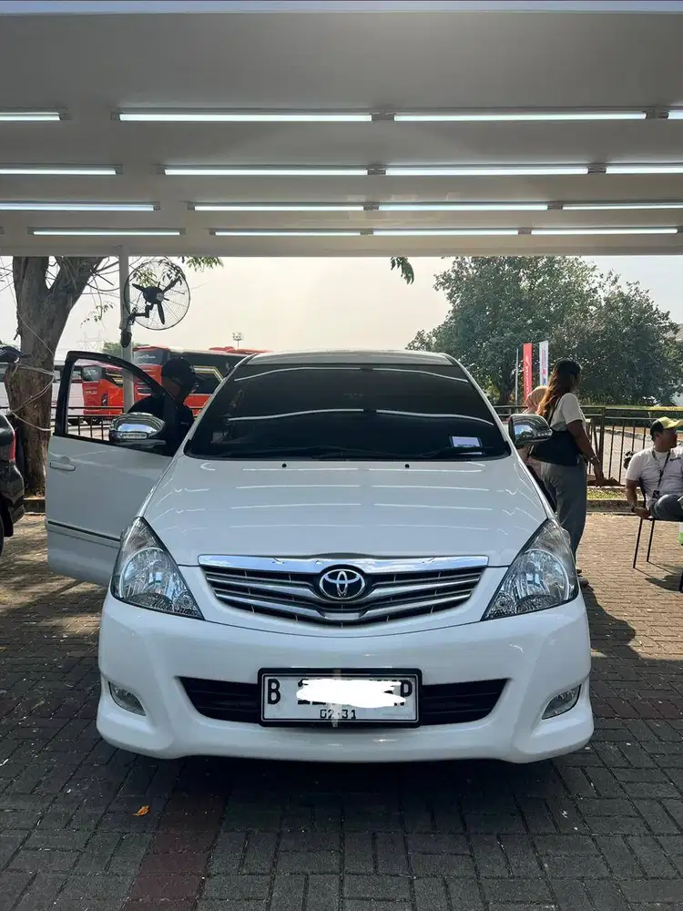 KIJANG INNOVA G MATIC BENSIN 2011