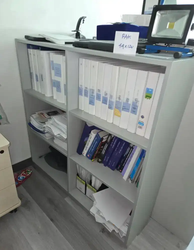 Rak kabinet kantor custom