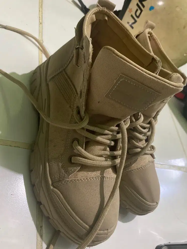 Sepatu Boots Desert Tan / Tactical Krem Bekas Kokoh - Amplas