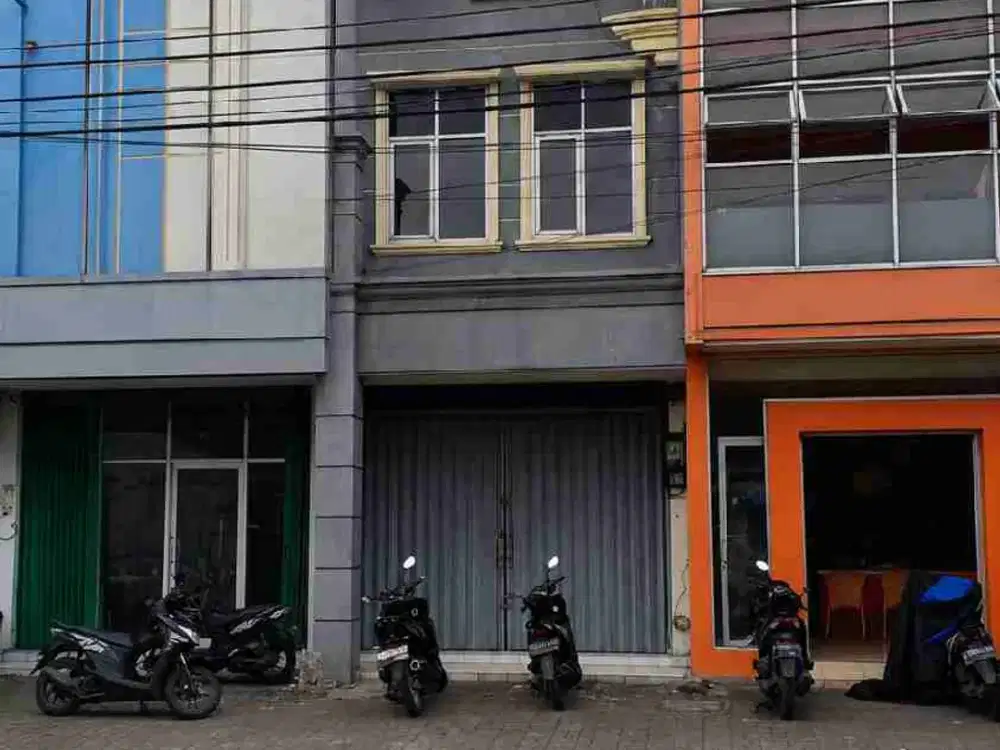 DISEWAKAN RUKO 3 LANTAI DEKAT AKSES KRL DEKAT STASIUN DEPOK AKSES SANGAT STRATEGIS COCOK UNTUK F&B ATAU PERKANTORAN