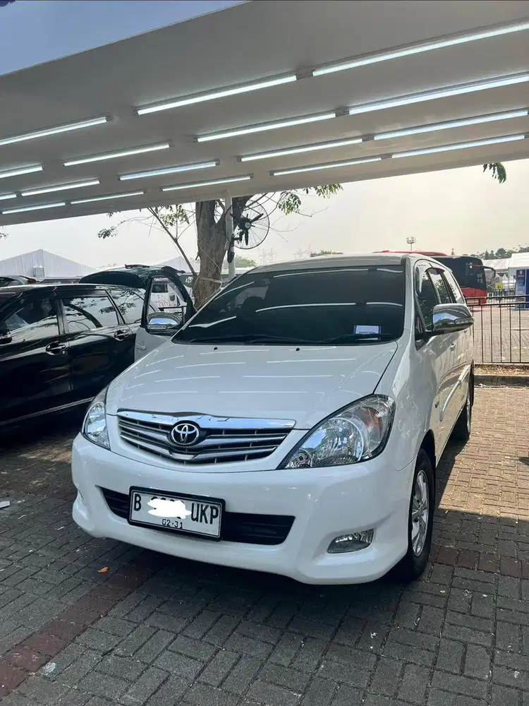 KIJANG INNOVA G MATIC BENSIN 2011