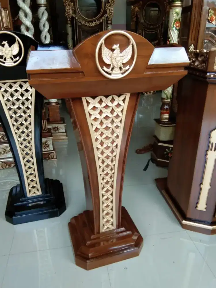 Mimbar presiden kayu jati