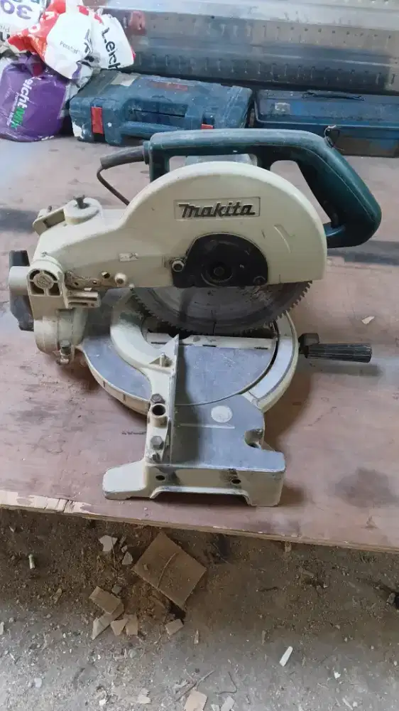 Mesin almunium makita 10 in