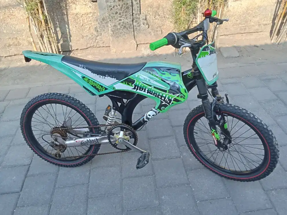 Sepeda anak WIMCYCLE TRAIL HOT WHEELS R 20