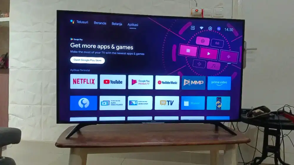 Sharp LED Smart TV.. google TV 50 inchi