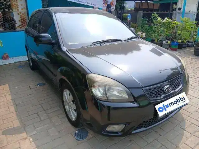 KM Rendah - Kia Rio 1.4 SE Bensin-AT 2011